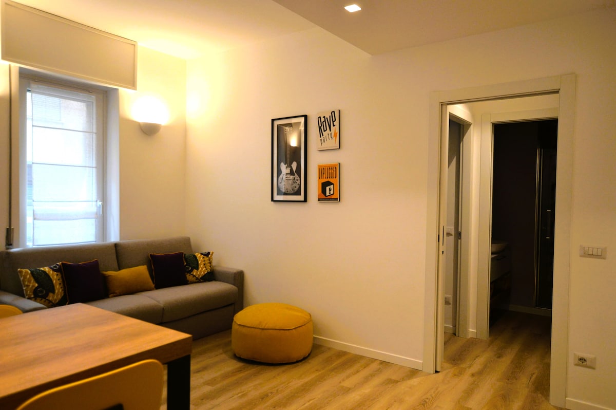 Top performing Airbnb: Modern and luxurious apartment in Savona district in Milano