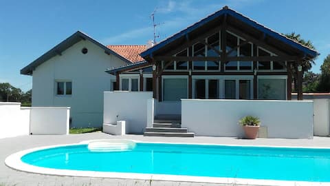 Beautiful villa in cul-de-sac with pool