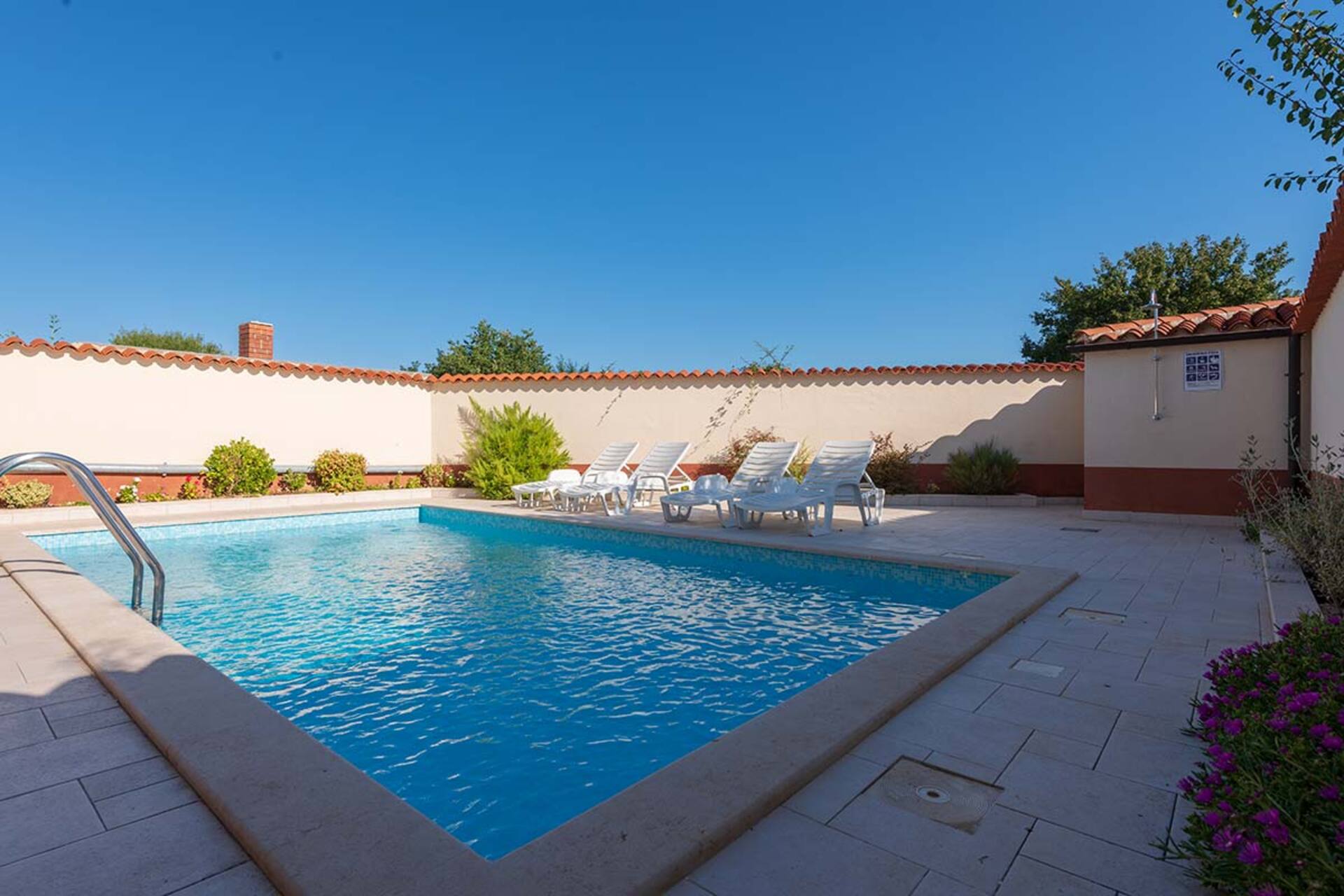 House MELLY with Swimming Pool — foto 4