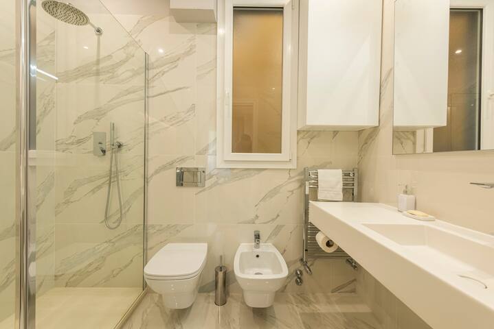 Firenze Rentals Luxury Ponte Vecchio II gallery image 2