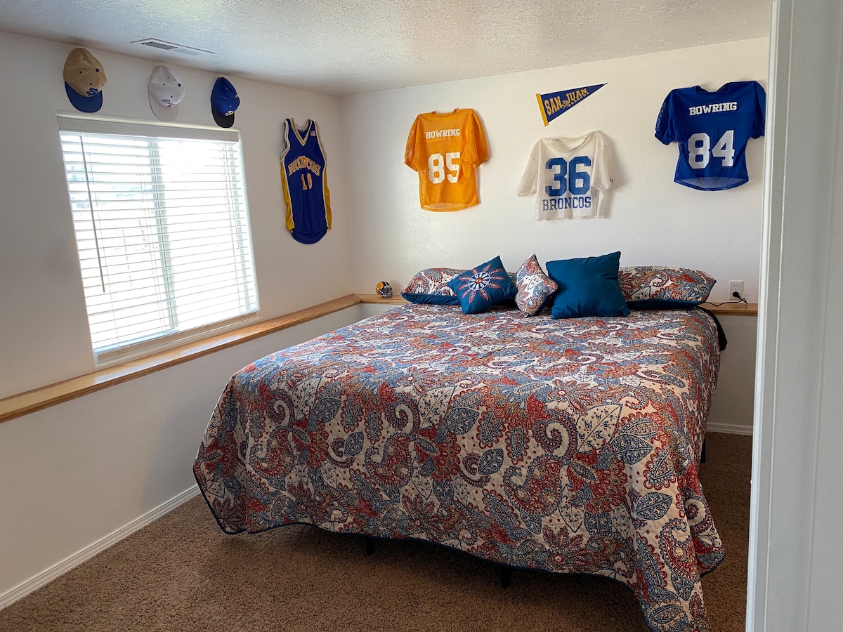 Საძინებელი 1 საწოლიანი საწოლი და ერთადგილიანი გამოსაწევი ტახტი 