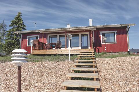 Renovated bright and spacious country home