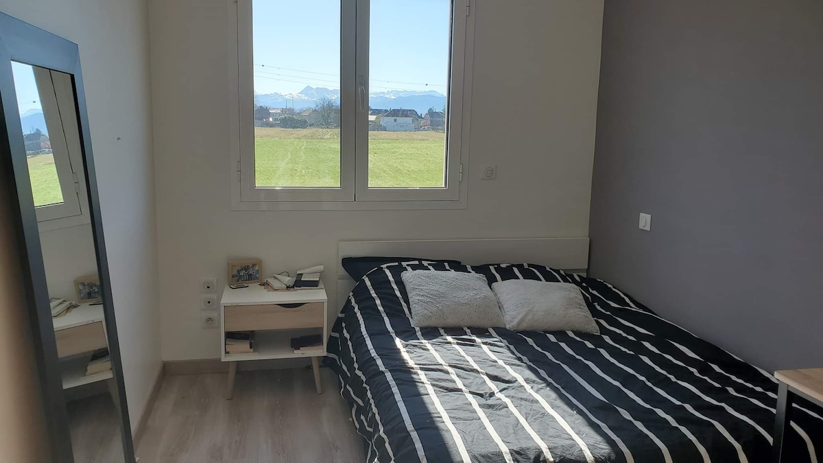 Dormitorio 2 (vista de los Pirineos)