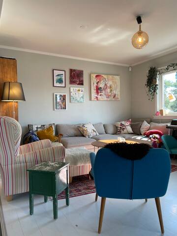 Nydelig rekkehus med sjøutsikt, balkong og hage gallery image 4