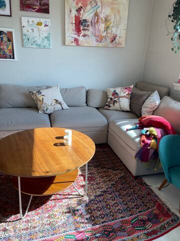 Nydelig rekkehus med sjøutsikt, balkong og hage gallery image 2