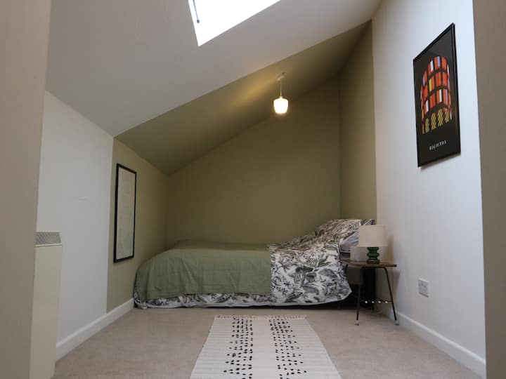 第二间舒适的双人卧室。