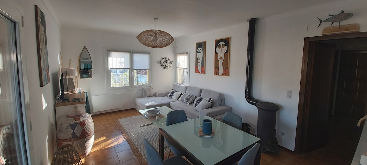 Top Airbnb: The blue house with pool 700 m from the beach à L'escala