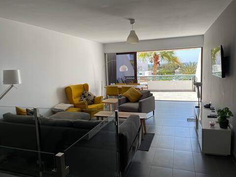 Modern, spacious apartment with sea-view