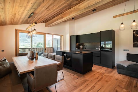 Top performing Airbnb: Hohe Tauern Lofts Panoramic Cable Car Top 4, AlpinaHoliday in Bramberg Am Wildkogel