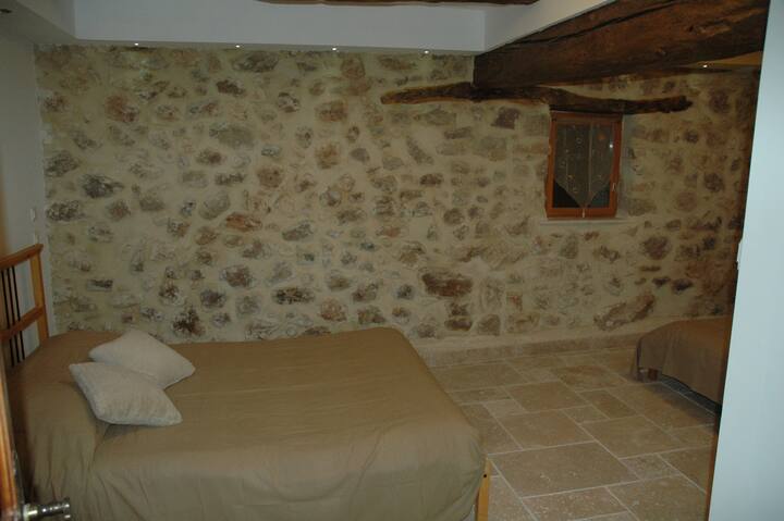 საძინებელი 2