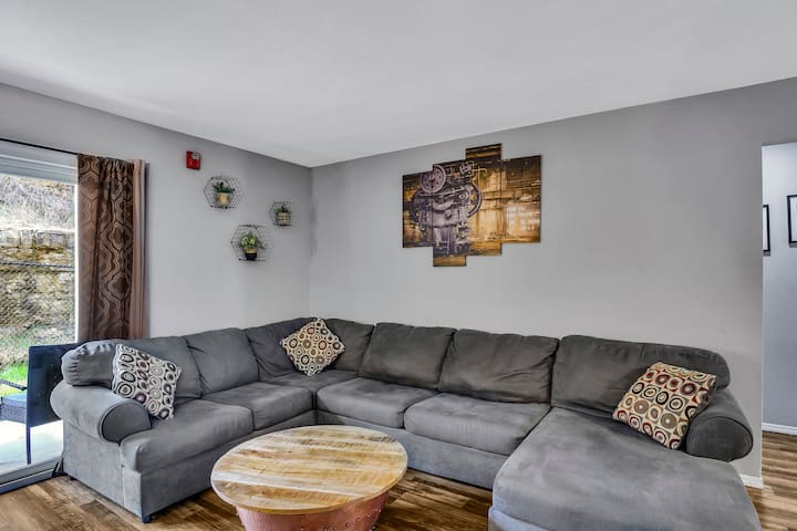 Lets relax and hang out in this nice cozy sofa... Watch TV, play some games, tell stories, hugs ...