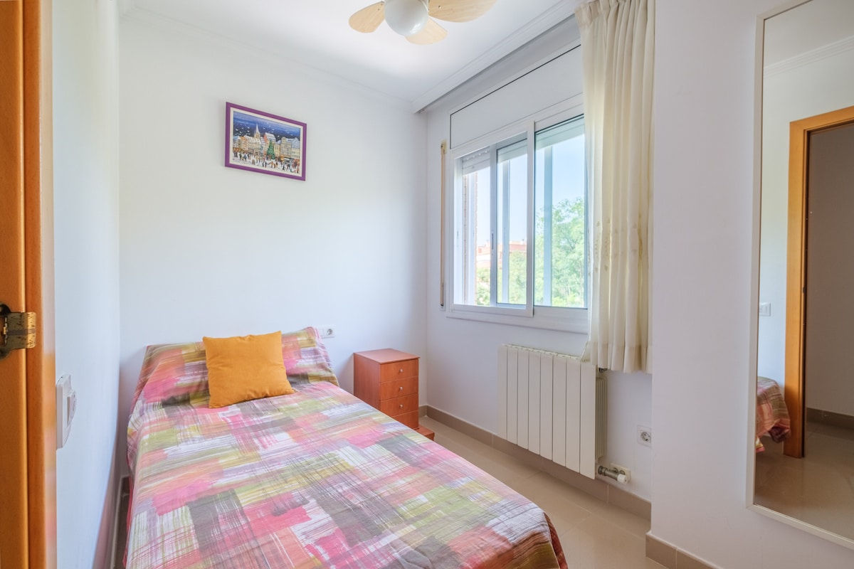 Small room at Miraparc Salou in Tarragona