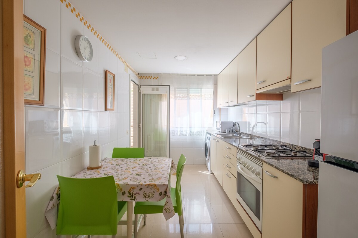 Kitchen. at Miraparc Salou in Tarragona
