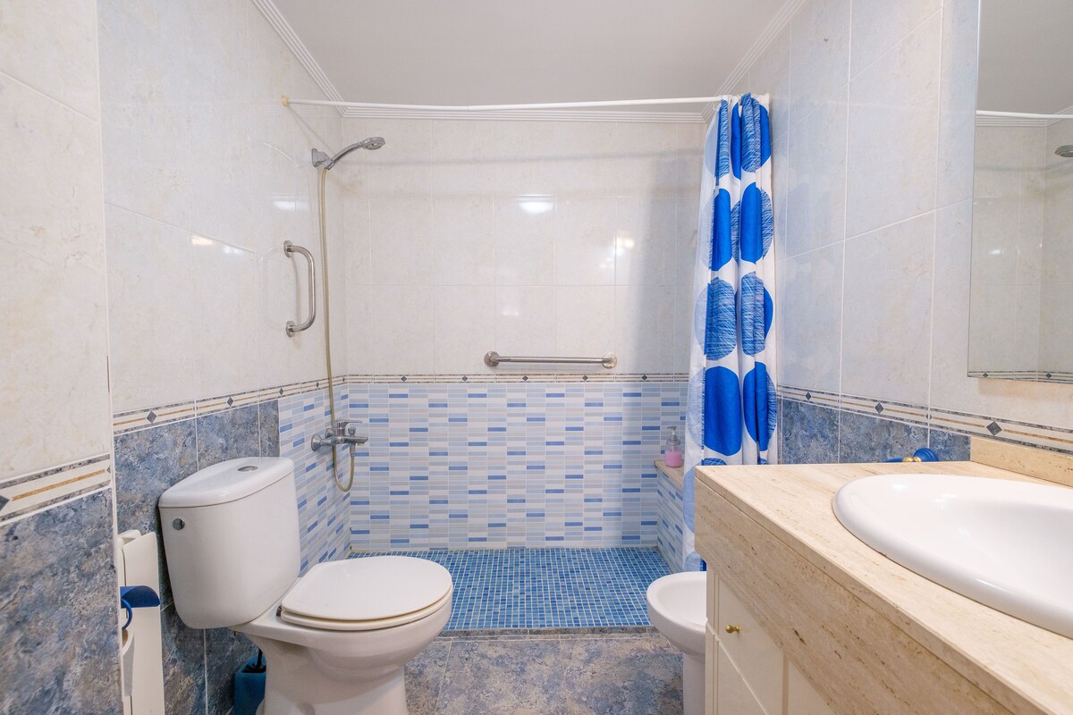 Bathroom at Miraparc Salou in Tarragona