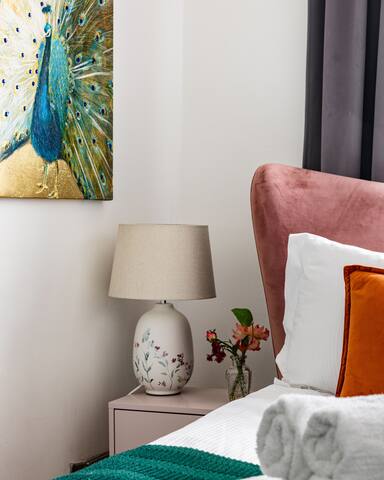 Hyde Park View 3-Bedroom Spacious Apartment gallery image 3