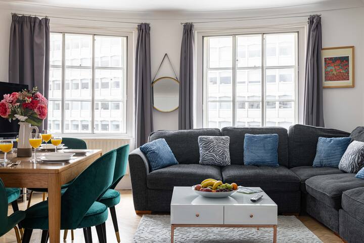 Hyde Park View 3-Bedroom Spacious Apartment gallery image 2