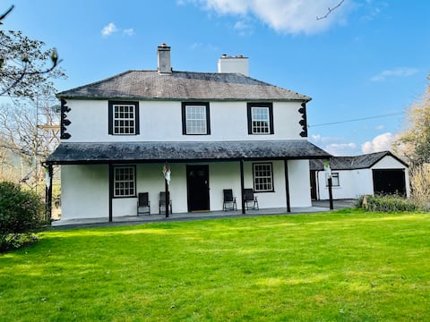 Aberhiriath Hall - Old Manor House by the River