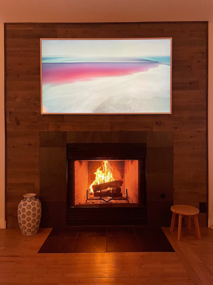 Ako ne možete pronaći nešto u našoj VHS kolekciji, 56-inčni Samsung Frame SmartTV pokriva sve vaše potrebe za streamingom.