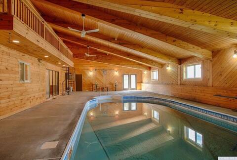 Serene Cozy Vacation House with indoor pool