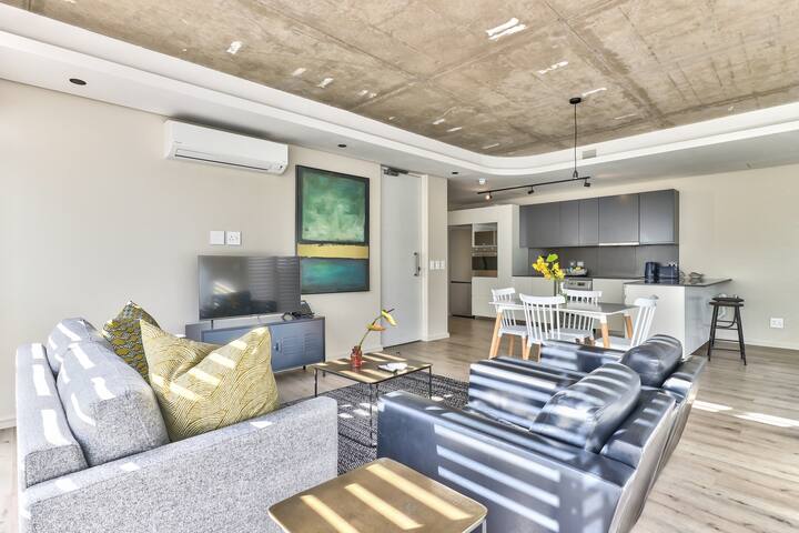 Ultra Modern Two Bedroom Apartment gallery image 3