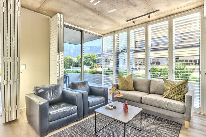 Ultra Modern Two Bedroom Apartment gallery image 5