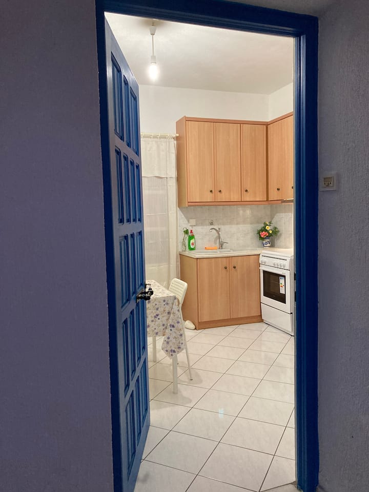 เมื่อเข้ามาจะพบกับห้องครัว/ห้องนั่งเล่น