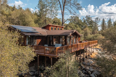 Breathtaking Cabin With Hot Tub Overlooking River