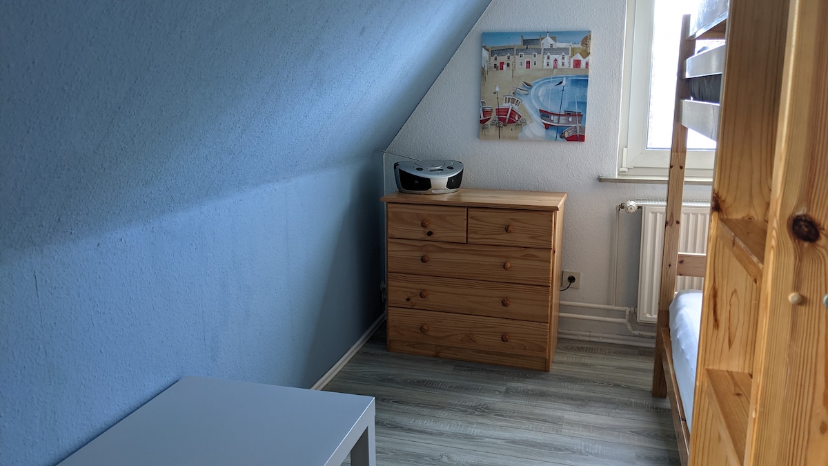 Chumba cha mtoto (sakafu ya juu)