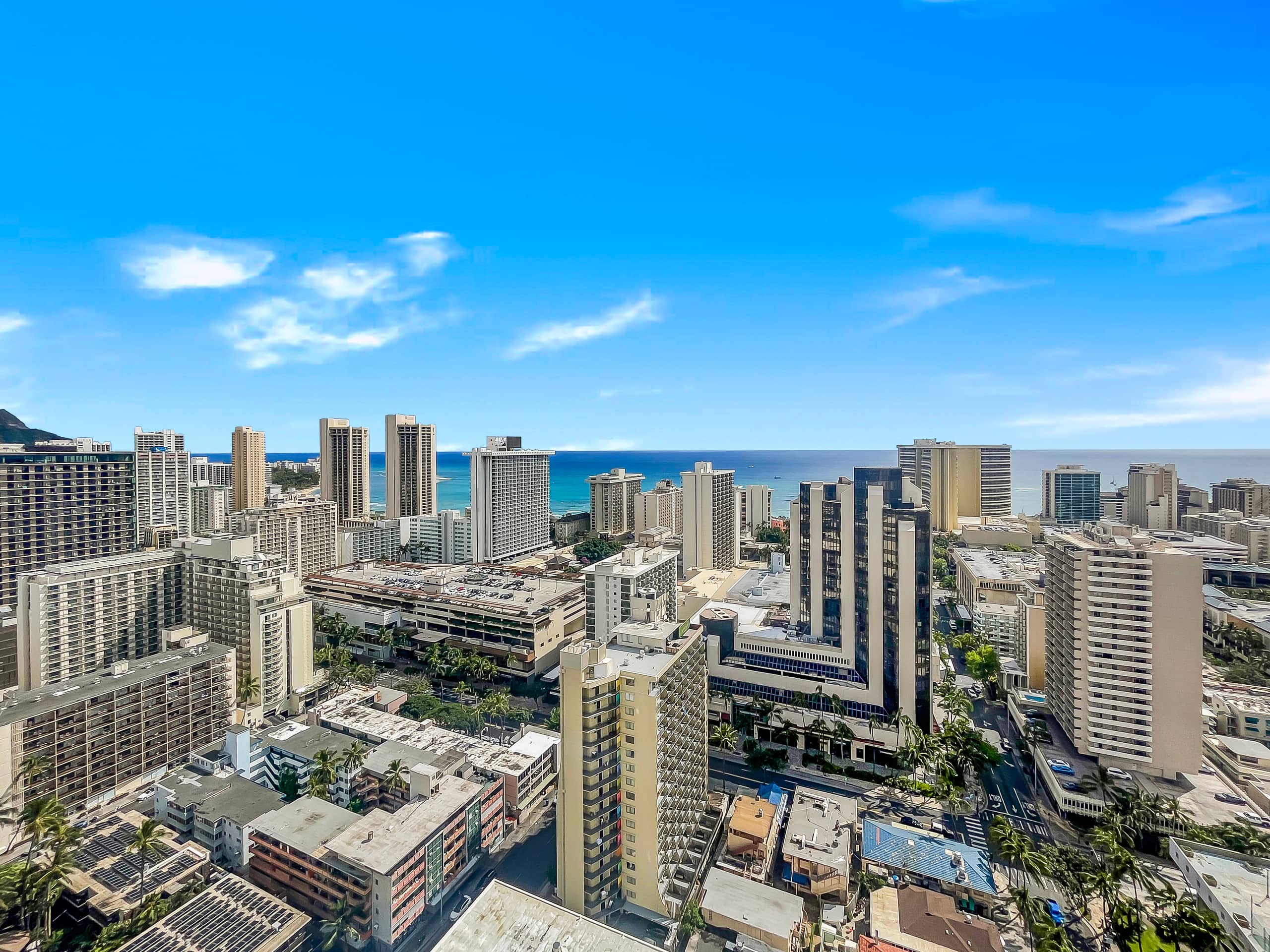 Condo in Honolulu · ★4.74 · 1 bedroom · 3 beds · 1 private bath - Image 3