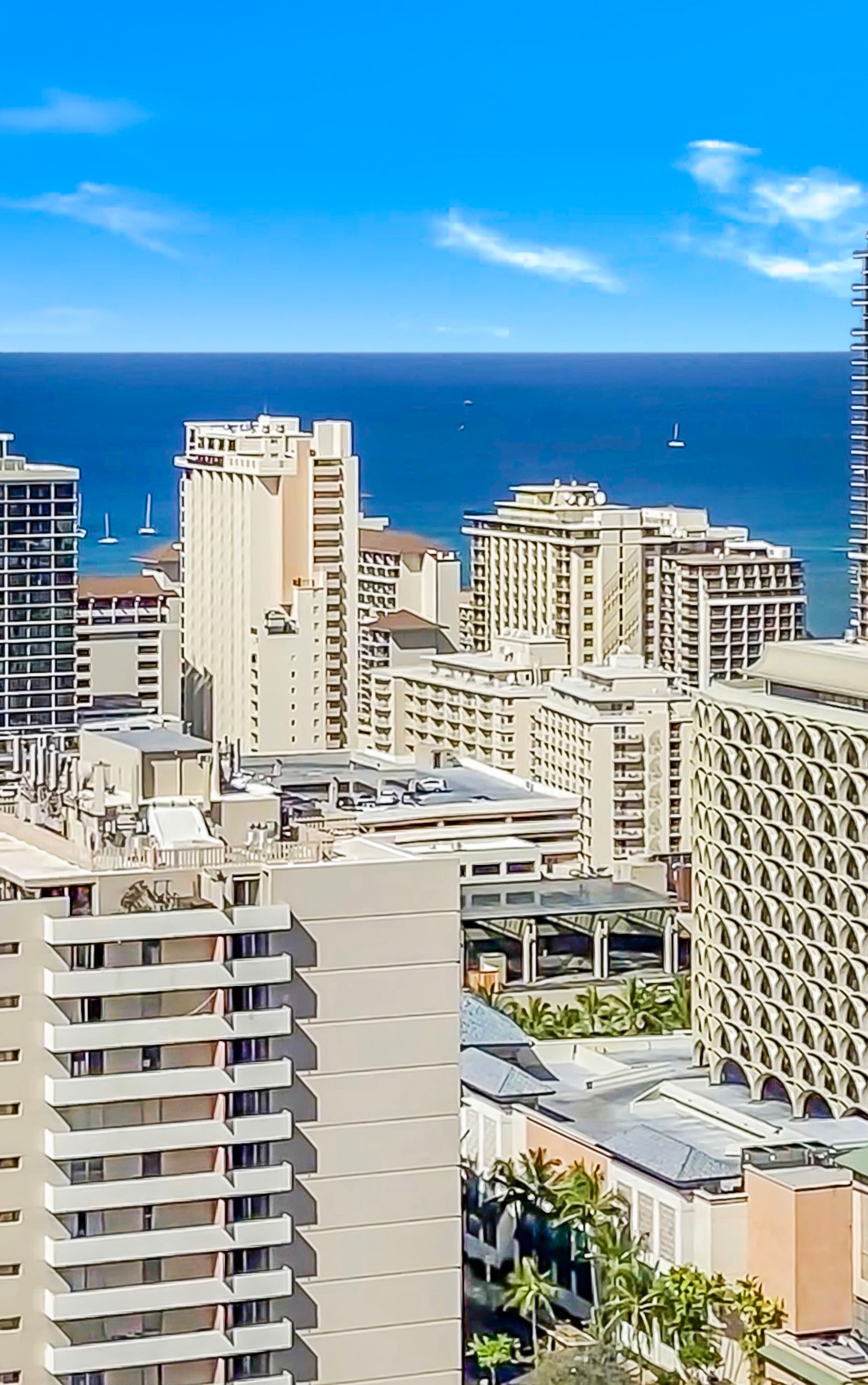 Condo in Honolulu · ★4.74 · 1 bedroom · 3 beds · 1 private bath - Image 33