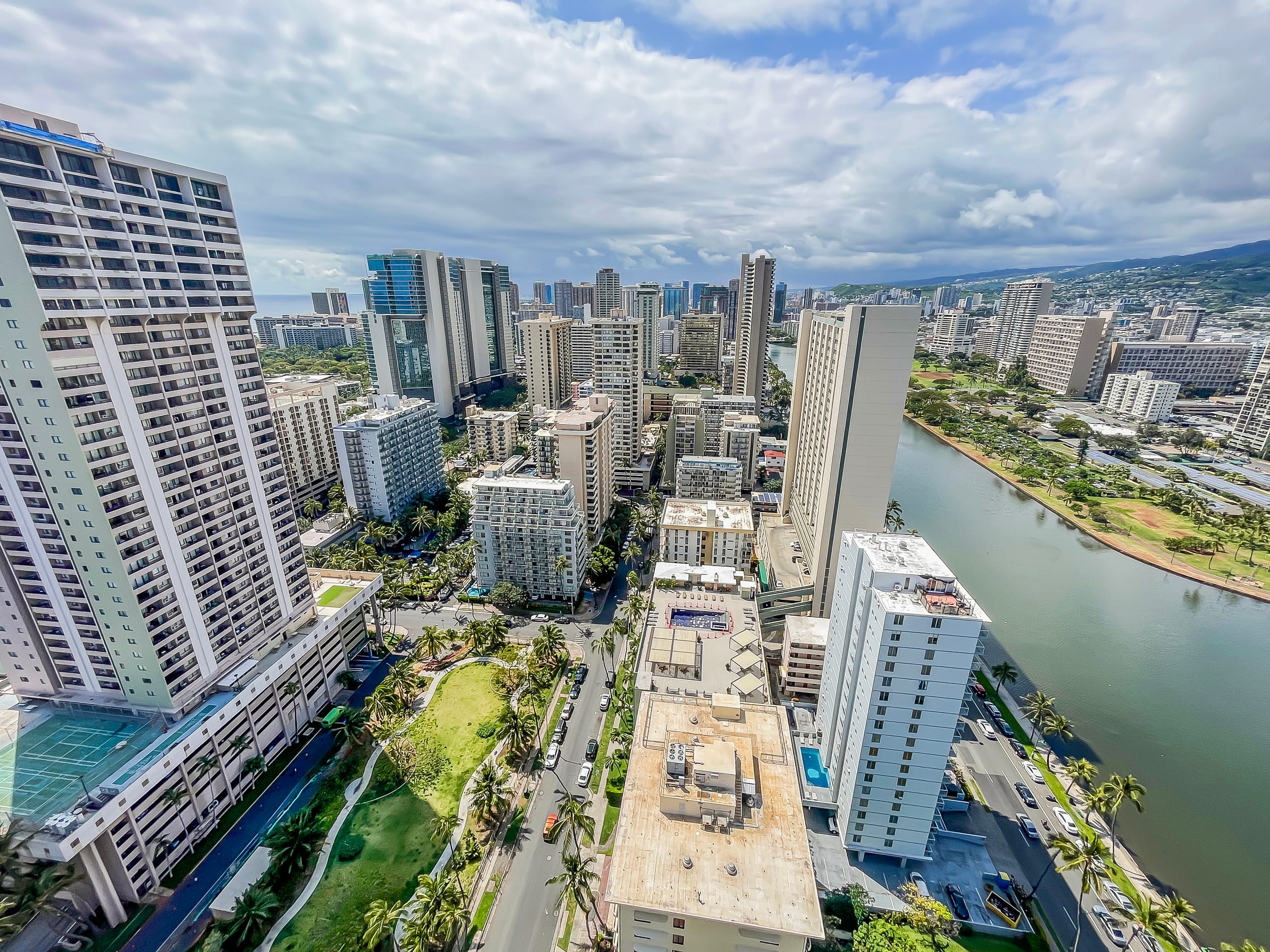 Condo in Honolulu · ★4.74 · 1 bedroom · 3 beds · 1 private bath - Image 27