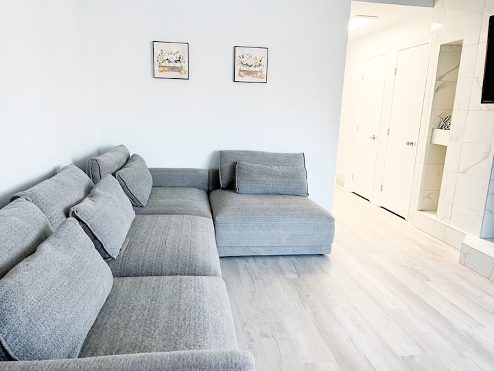 2br 2ba Modern All White Suite 4-laundry In Unit - Anchorage, AK