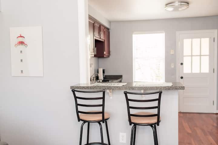 Bay Breeze Suite Iii - 2 Blocks From The Beach - Hampton, VA