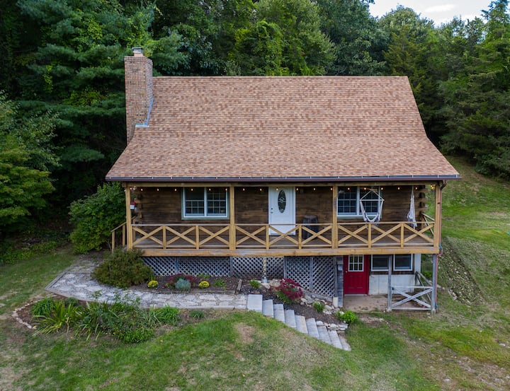 Log Cabin, Rustic Resort Cottage in Connecticut