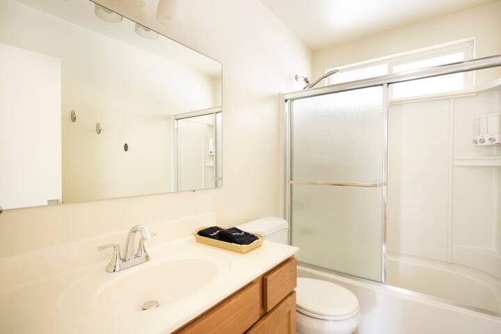 Large Vegas Vacation Home, Centrally Located gallery image 5