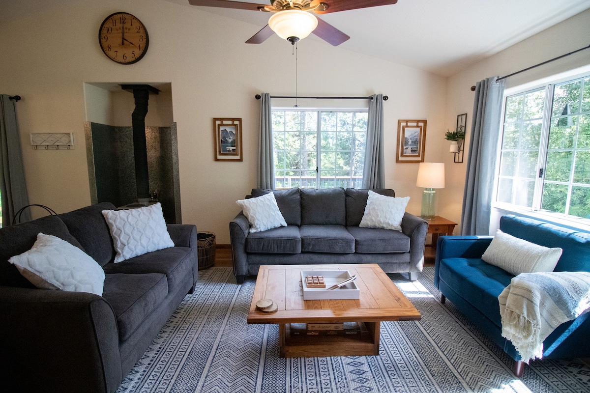 Top Airbnb: Contemporary cabin at the edge of the Forest! in Arnold