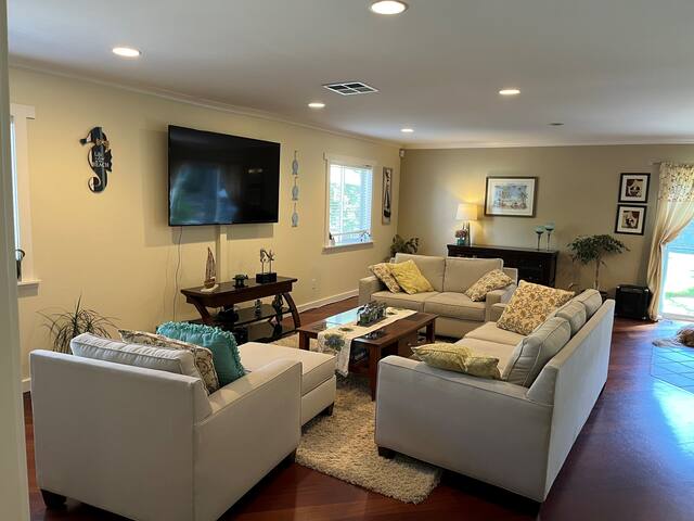 Home in Westlake-Village, LA, CA Paradise pool! gallery image 4