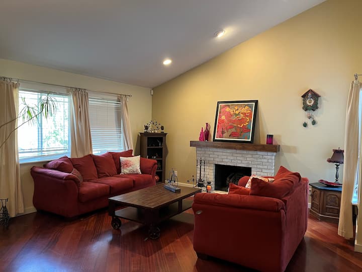 Home In Westlake-village, La, Ca
Paradise Pool! - Thousand Oaks, CA