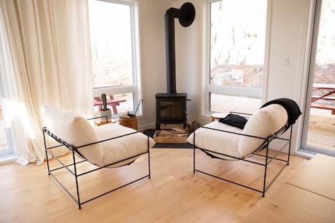 Bolton Cottage - lake, hot tub & cold plunge