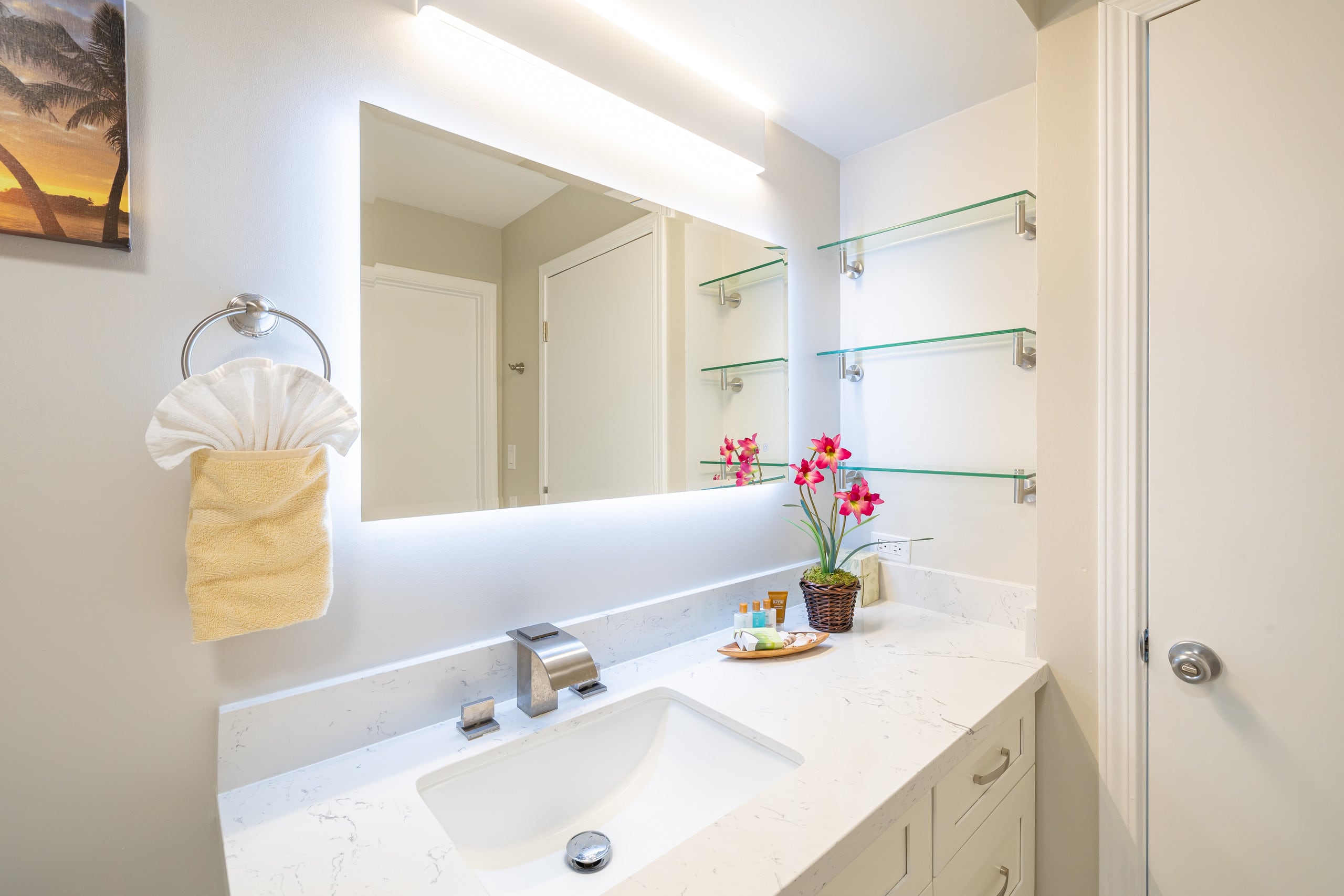 Condo in Honolulu · ★4.87 · 1 bedroom · 2 beds · 1 private bath - Image 18