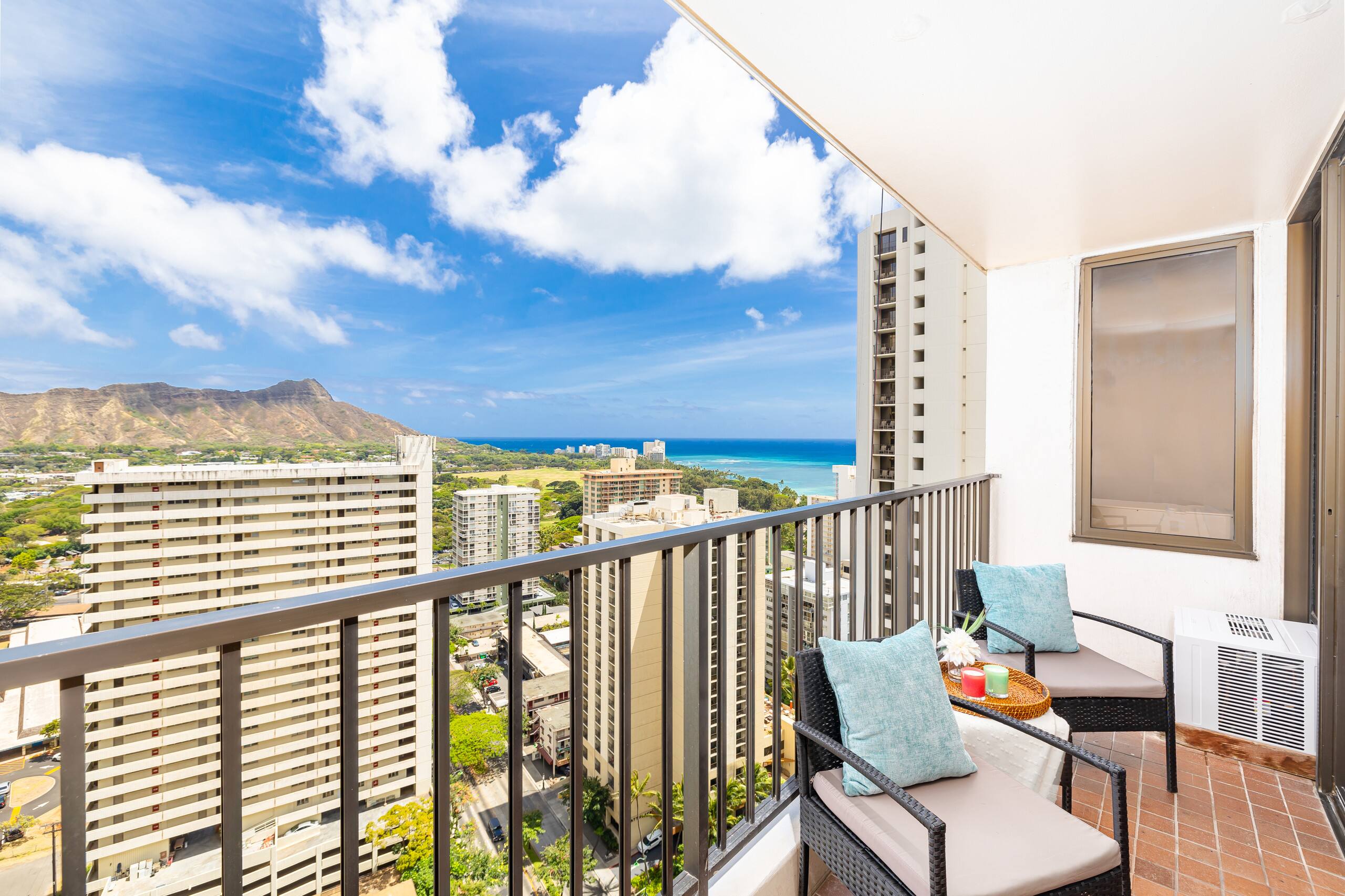 Condo in Honolulu · ★4.87 · 1 bedroom · 2 beds · 1 private bath - Image 21
