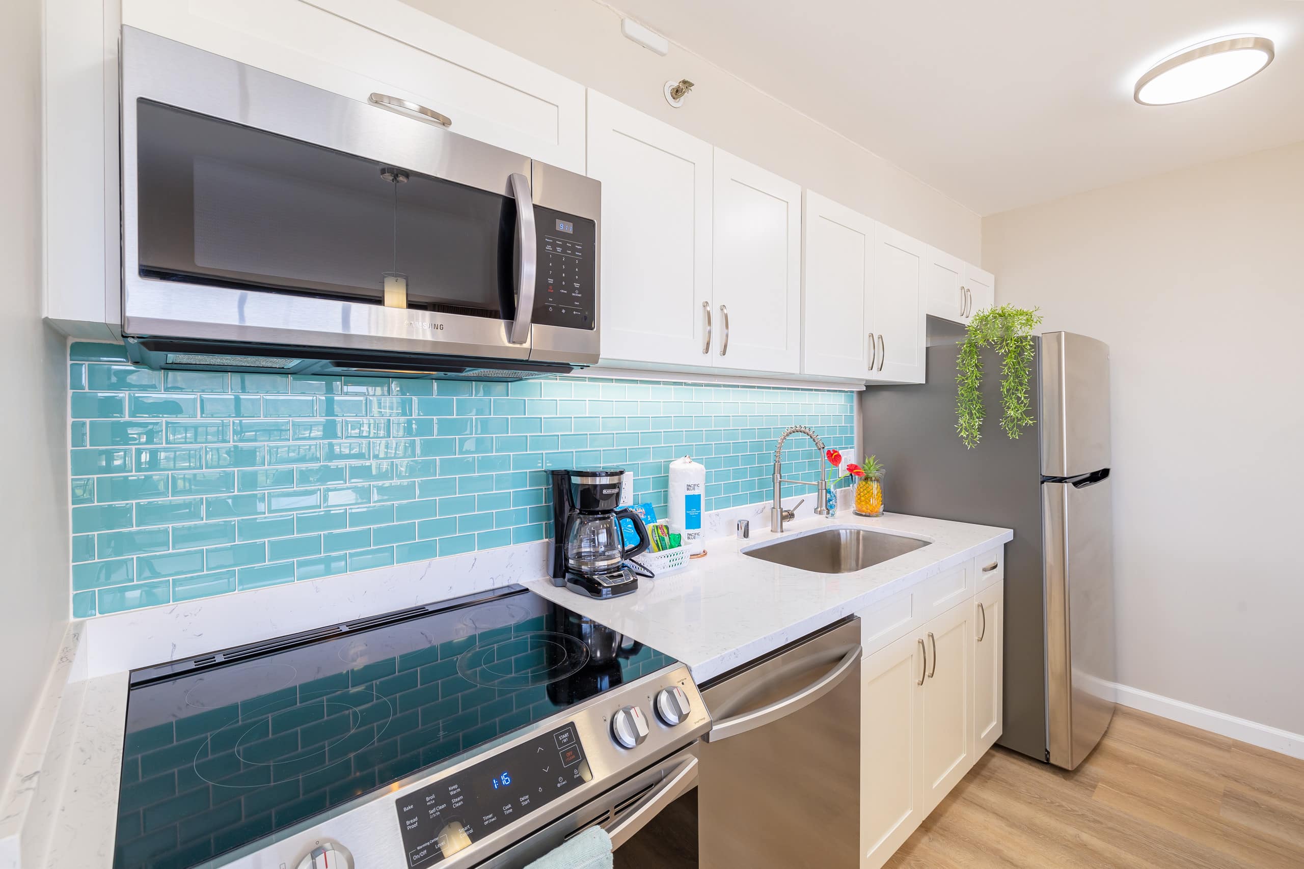 Condo in Honolulu · ★4.87 · 1 bedroom · 2 beds · 1 private bath - Image 7