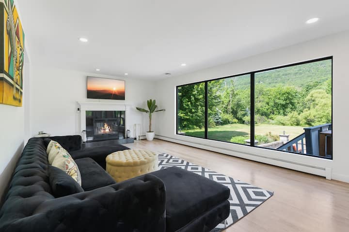 Malkita Aria | Mountainview Retreat - Woodbury