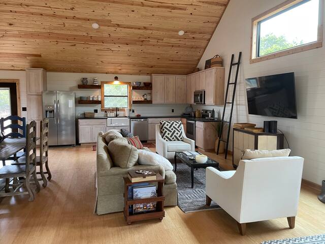 Thistle Rock Ranch Compound: Two 3 Bedroom Houses gallery image 5