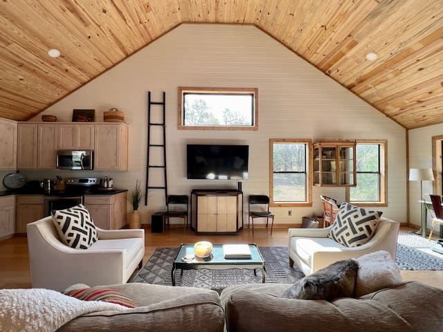 Thistle Rock Ranch Compound: Two 3 Bedroom Houses gallery image 4