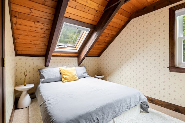 chumba cha kulala 4 w queen bed