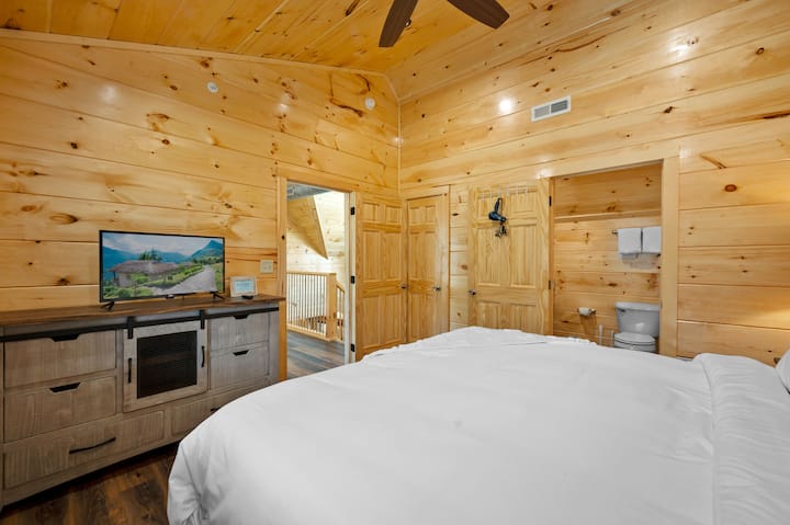 Lit King Size et salle de bain attenante au deuxième étage