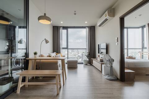 Cozy 2-Bedrooms, City skyline view, 2 min to MRT