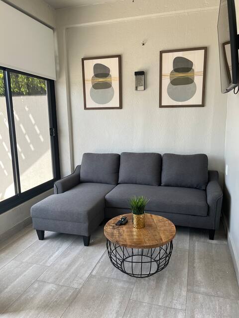Lovely contemporary  1 bedroom condo Downtown