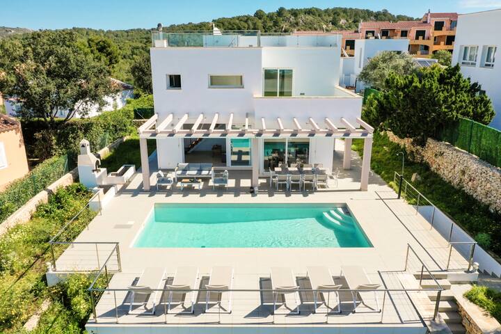 Modern villa with amazing sea and beach views! gallery image 2